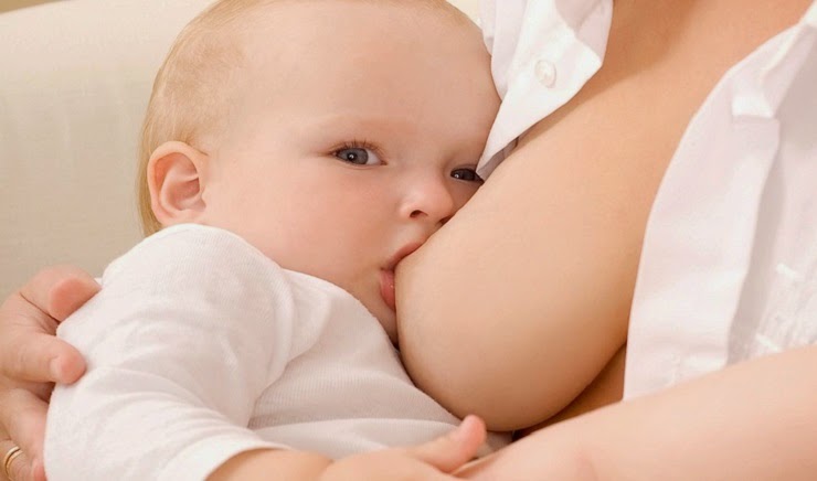 Nên cho bé bú mẹ hoàn toàn trong 6 tháng đầu đời để bé phát triển tốt nhất