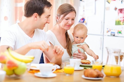 Cơ thể mẹ cần bổ sung đủ chất dinh dưỡng mỗi ngày