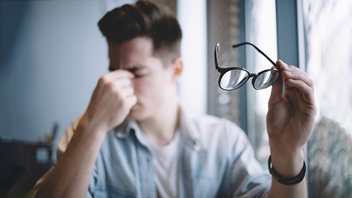 Quáng gà là bệnh lý thoái hóa sắc tố võng mạc mắt