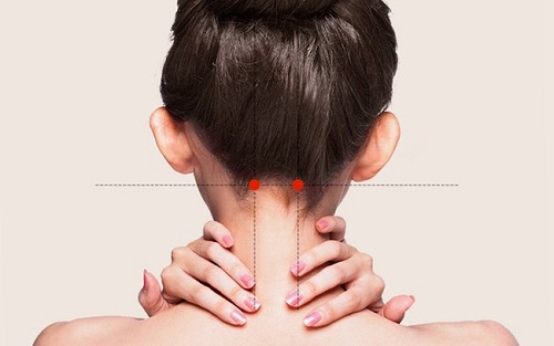Bấm huyệt phong trì chữa viêm xoang mũi mãn tính