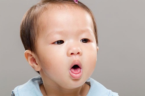 Có nhiều nguyên nhân gây ho ở trẻ