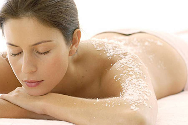 Trị mụn lưng bằng muối là cách đơn giản nhưng vô cùng hiệu quả 