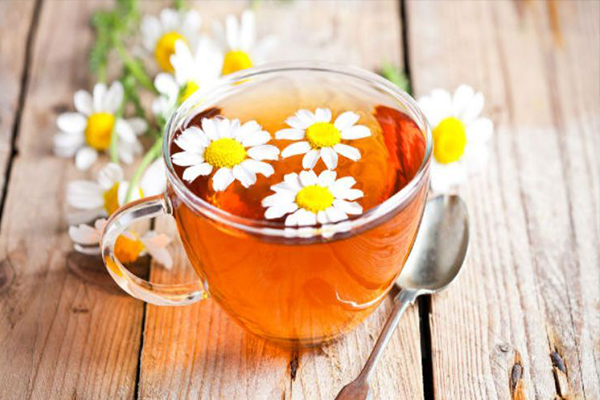 Trà hoa cúc giúp thanh lọc cơ thể, giảm căng thẳng, mệt mỏi 