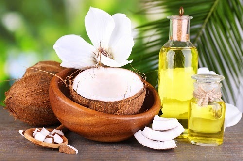 Dầu dừa chứa nhiều Vitamin E chống rạn da hiệu quả