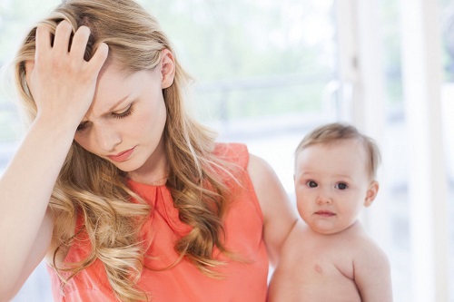 Thường xuyên Stress và ăn không đủ dinh dưỡng sẽ khiến sữa mẹ ít