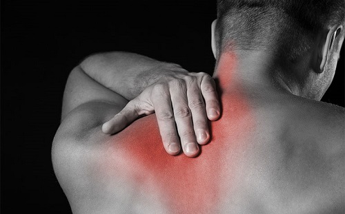 Có nhiều nguyên nhân gây đau lưng bên phải