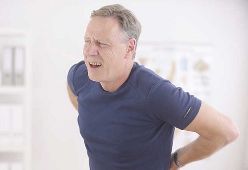 Chế độ ăn uống không đủ dinh dưỡng cũng gây đau thắt lưng