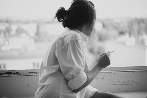 Hút thuốc lá cũng gây ảnh hưởng xấu đến vòng một