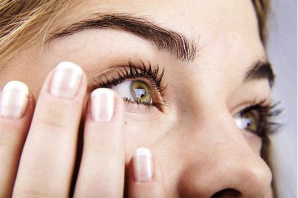 Để điều trị cận nặng bạn cần thăm khám để có sự hướng dẫn của bạn sĩ 