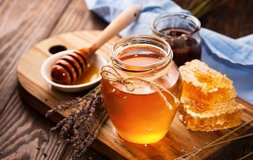 Sử dụng mật ong rất tốt cho làn da bị mụn
