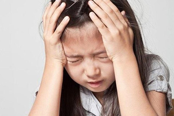 Bé gái bước vào giai đoạn dậy thì tâm lý thường bị khủng hoảng 