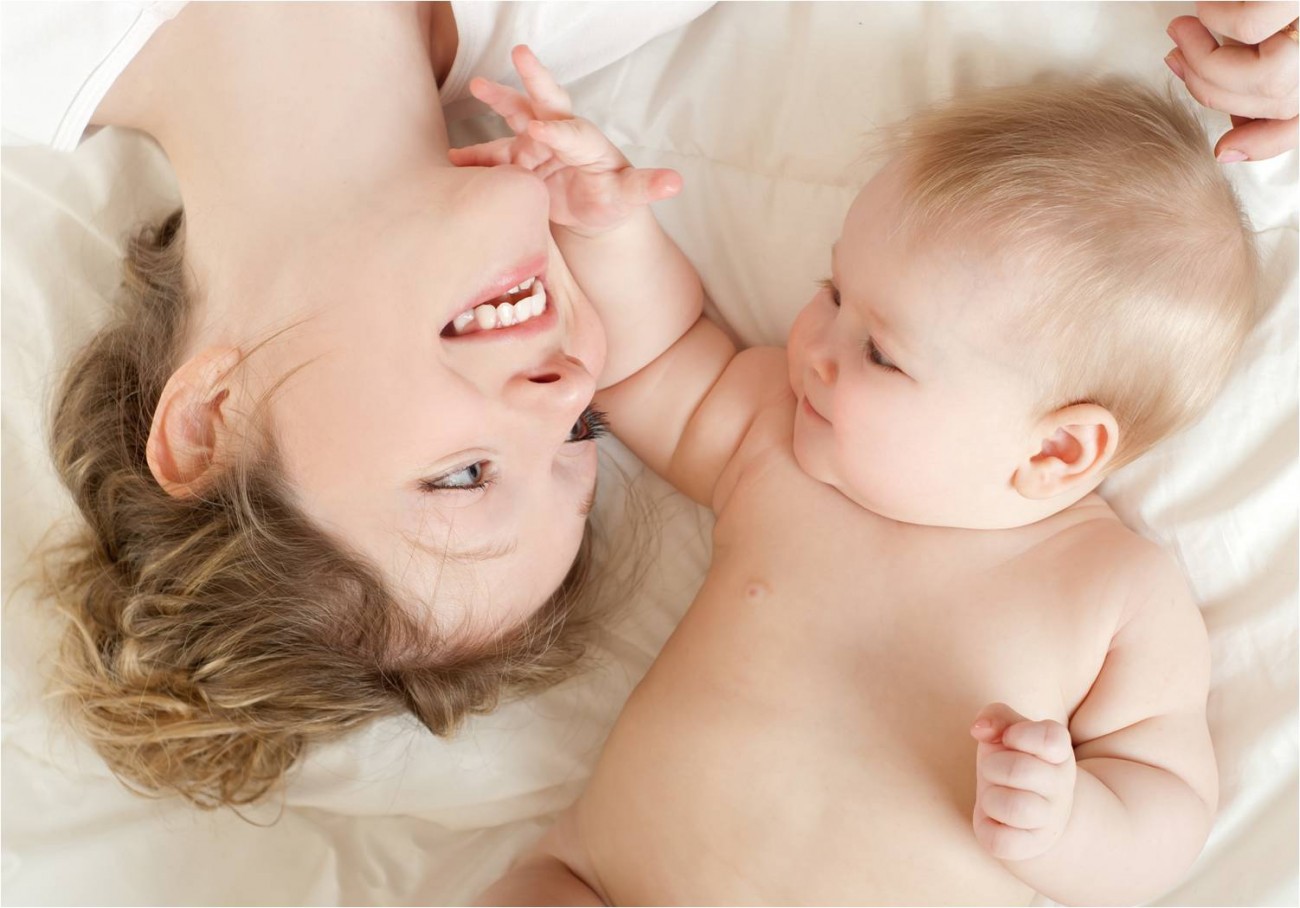 Nuôi con bằng sữa mẹ rất tốt cho cả mẹ và bé