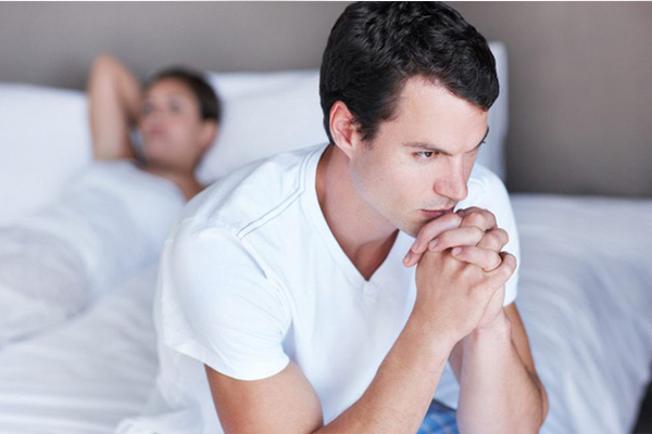 Tinh trùng yếu là một trong những nguyên nhân gây vô sinh ở nam giới 