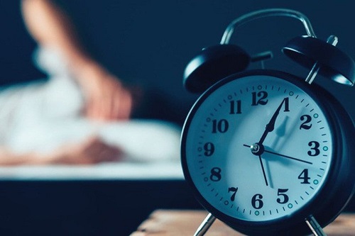 Mất ngủ gây tăng nhịp tim, khiến tim đập nhanh hơn