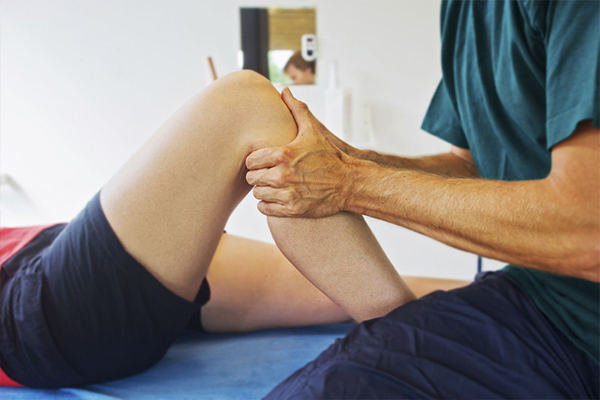 Người bị tràn dịch khớp gối cần có chế độ ăn uống và nghỉ ngơi hợp lý 