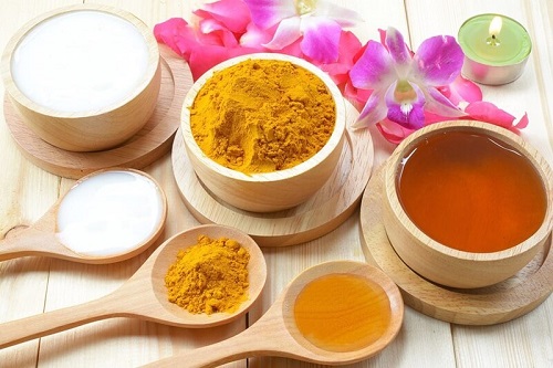 Uống tinh bột nghệ với mật ong giúp giảm Cholesterol